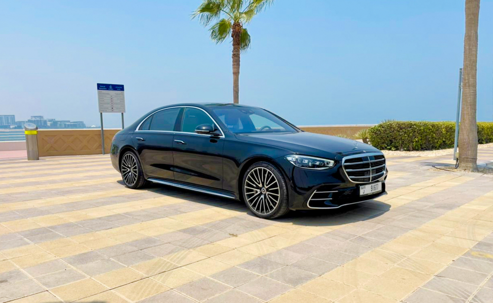 Ultimate Guide: How to rent Mercedes in Dubai for the holidays?